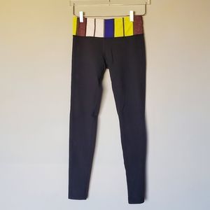 Lululemon Reversible Full Length Leggings in Black/Rainbow Waistband Size 6